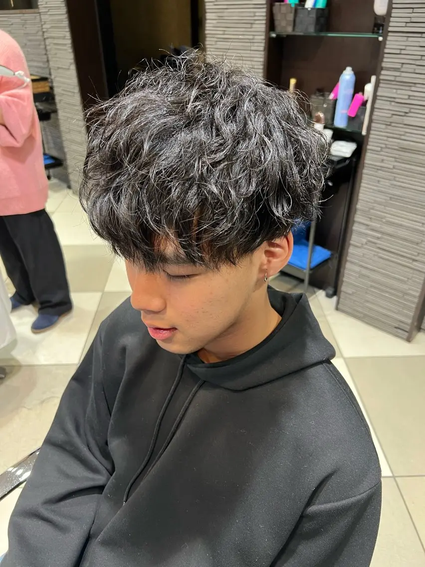 ショート パーマ メンズ メンズパーマ ツイストスパイラルパーマ スパイラルパーマ カット パーマ 道越 裕人のヘアスタイル