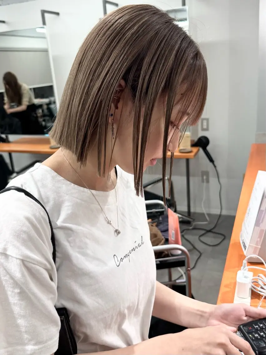 ミディアム ボブ kira/ハイトー ン/レイヤー/ボブのヘアスタイル