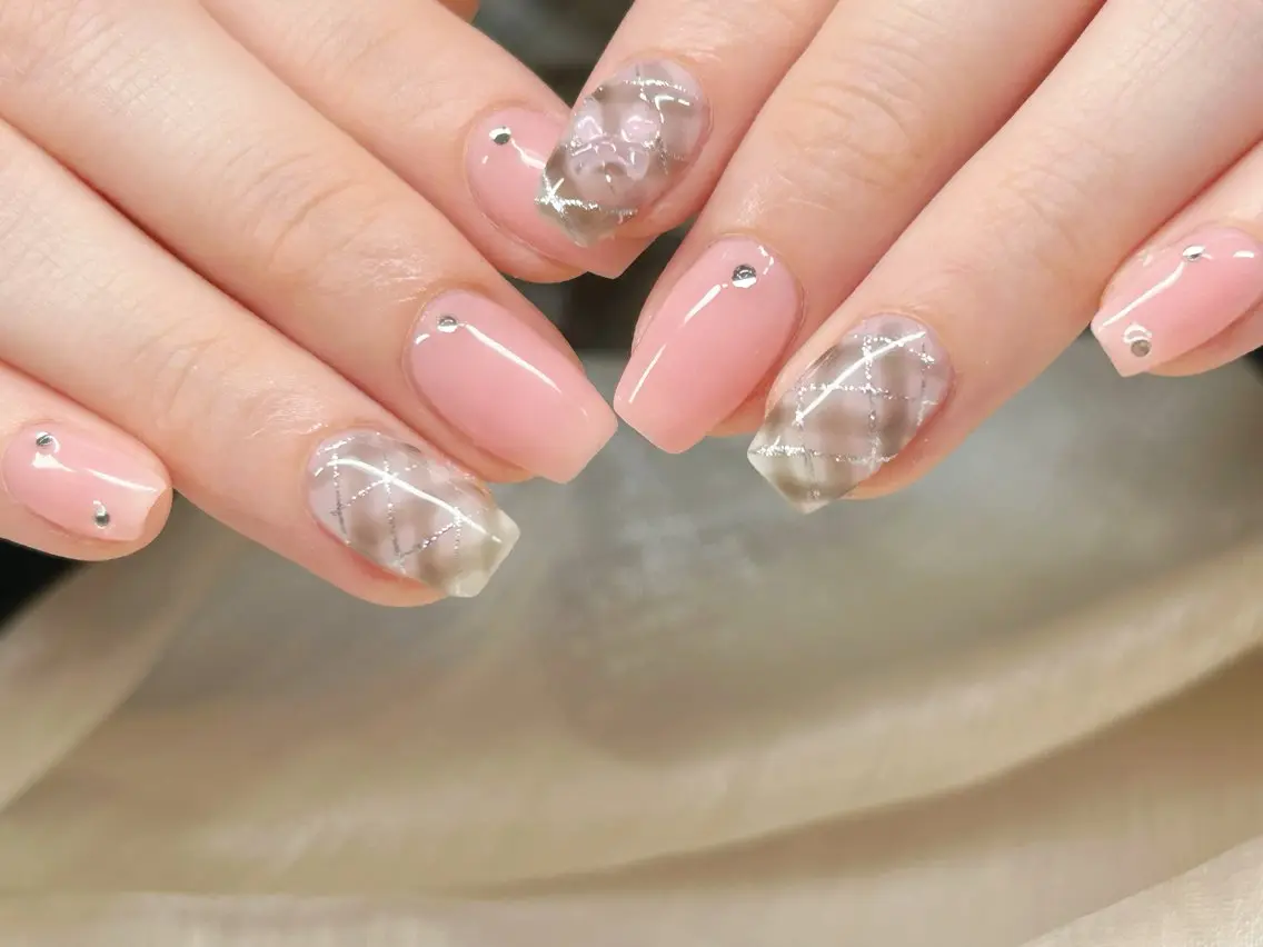 ネイル アートネイル チークネイル 成人式 入学式 長さ出し ハンドネイル Lino Nailのネイルデザイン