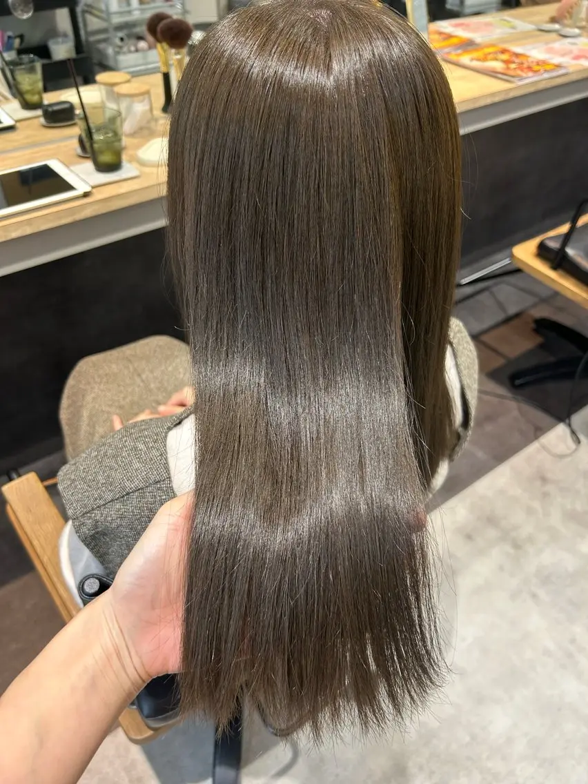 ロング カラー ブリーチ グレージュ ブリーチなしカラー オリーブグレージュ オリーブグレー カット ヘアカラー トリートメント hubhair レイヤー/透明感のヘアスタイル
