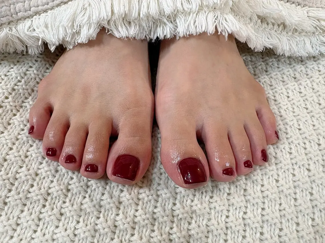 【フット👣】ネイル検定1級Jrネイリスト💅オフありのみフット赤ワンカラーネイル※補足説明ご確認ください。の写真