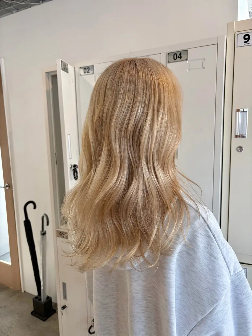 セミロング カラー ベージュカラー ブリーチ ブロンド ブロンドベージュ カット ヘアカラー トリートメント 中目黒🌼 🌼ハナのヘアスタイル