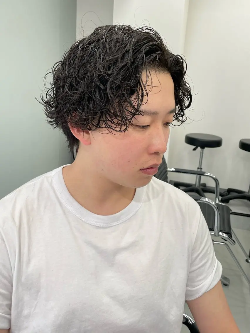 ミディアム パーマ メンズ ミディアムパーマ メンズパーマ 波巻きパーマ takumi/パーマ /バレイヤージュのヘアスタイル