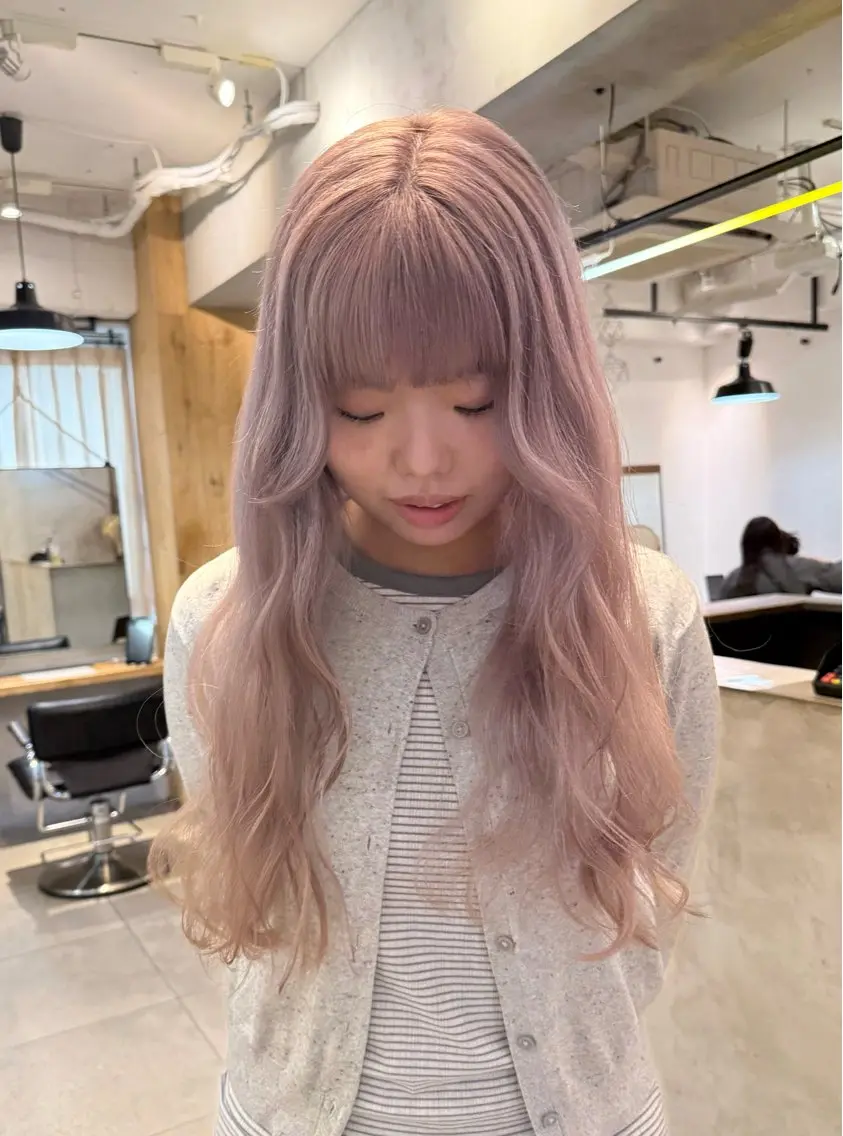 ロング カラー ミルクティー× グレージュMOMOのヘアスタイル