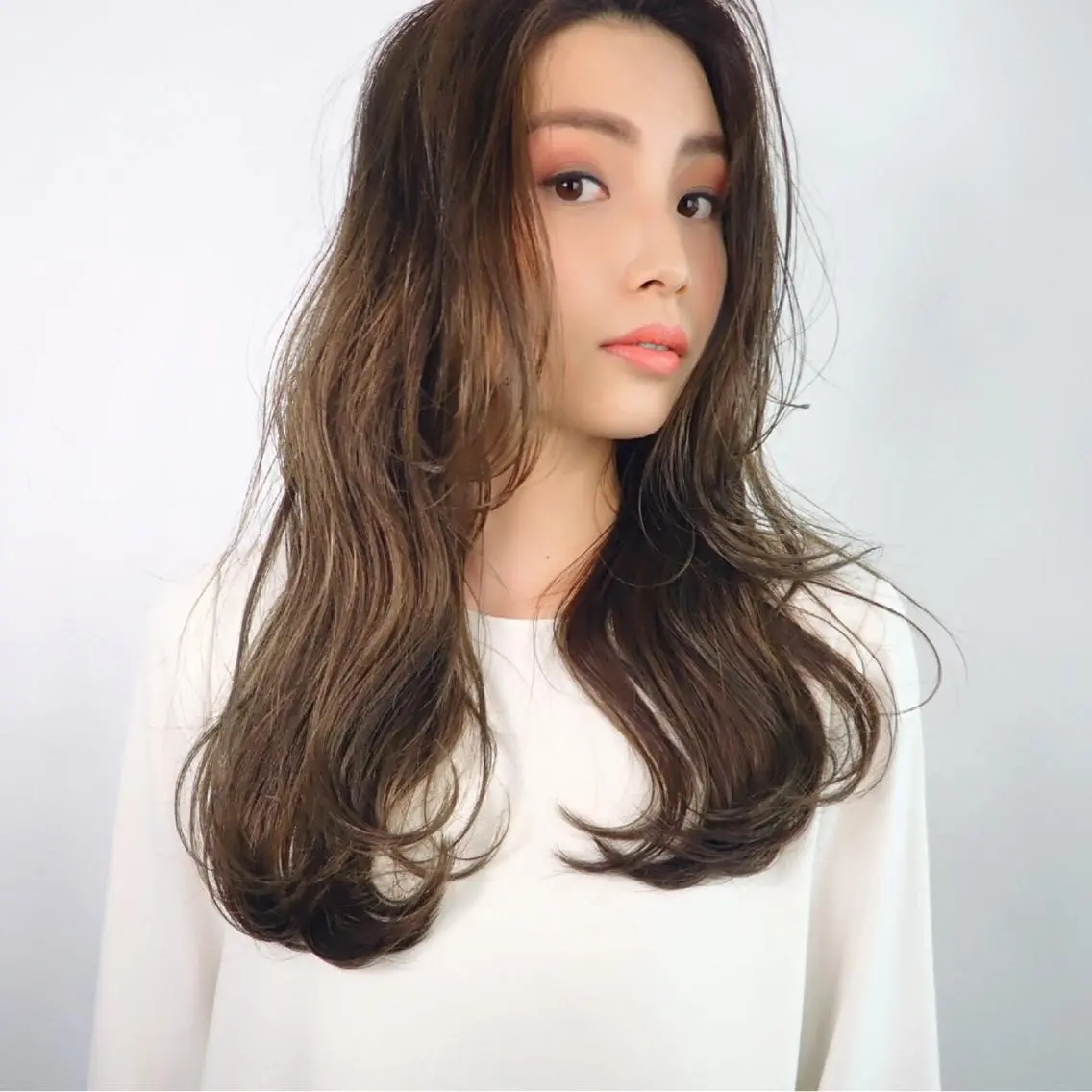 ロング カラー レイヤーカット ロング カット パーマ トリートメント 山中 直輝のヘアスタイル