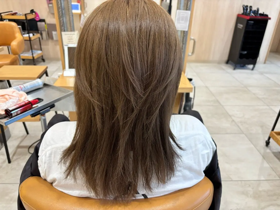 ロング カラー ベージュカラー レイヤーカット かわにし ゆきのヘアスタイル