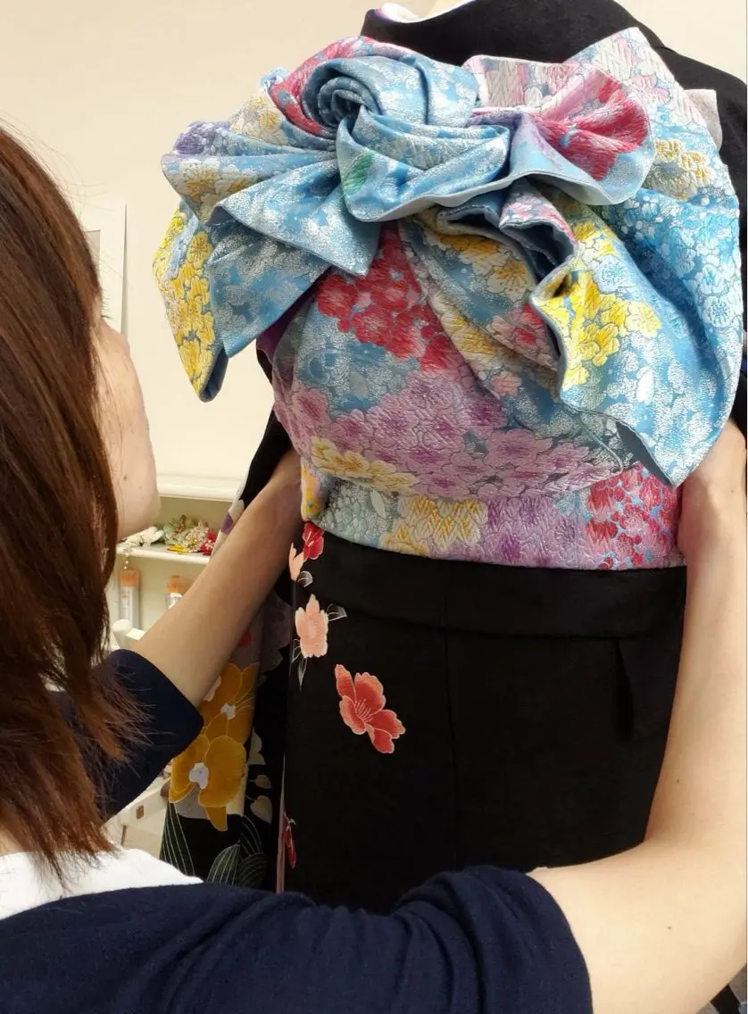 【中級コース】　人に着物を着せるレッスンの写真
