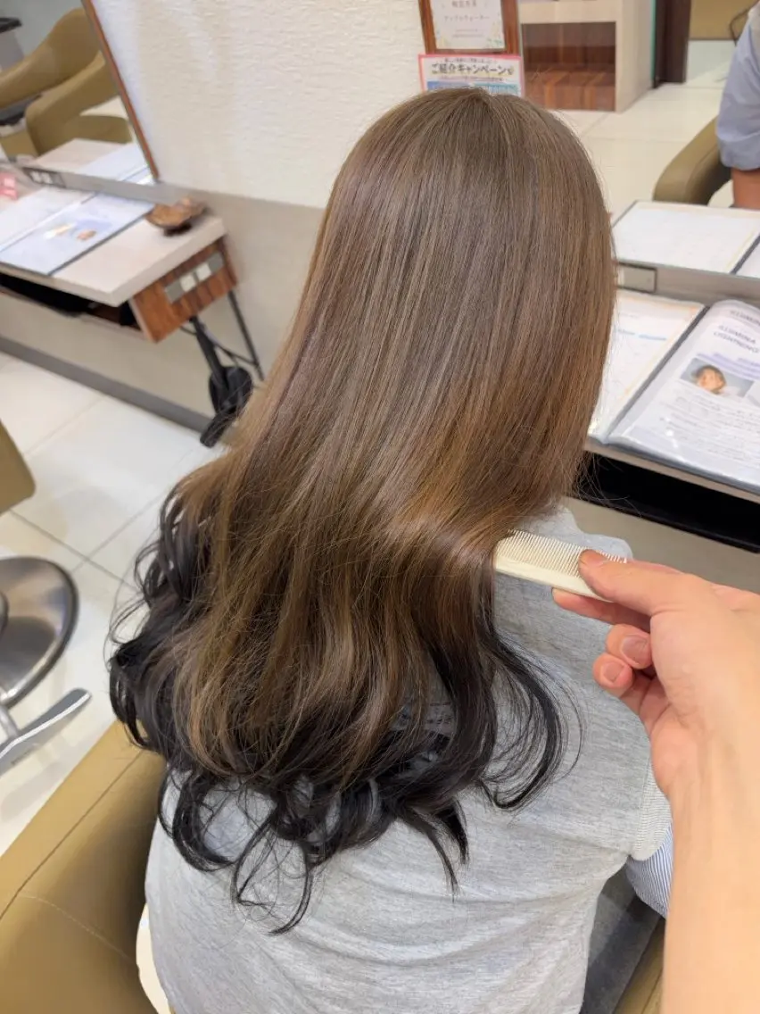 セミロング カラー 透明感カラー デザインカラー グレージュ ヘアカラー 伊藤 隆星のヘアスタイル