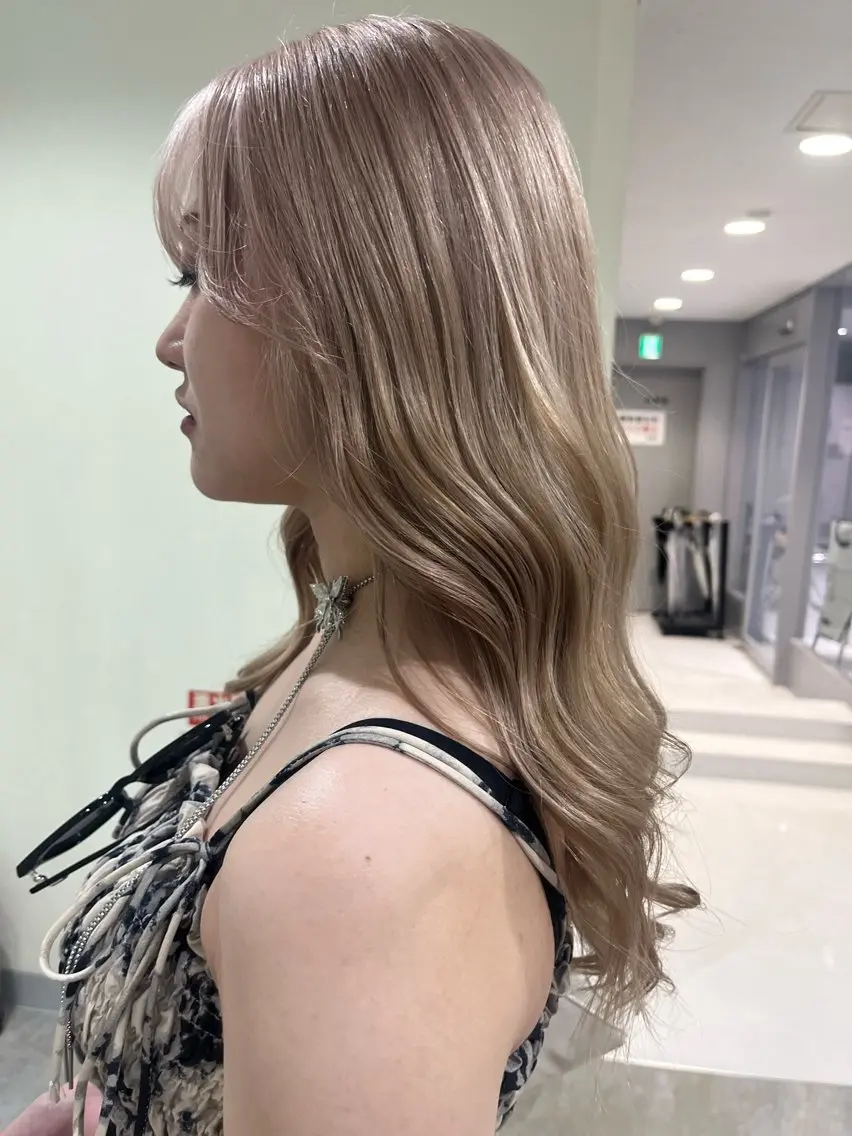 ロング ヘアカラー 🐩透明感ミルクティ ーピンクニイナ🐩のヘアスタイル