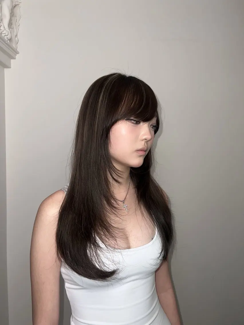 ロング ヘアカラー AIRA/ブリーチ /透明感カラーのヘアスタイル
