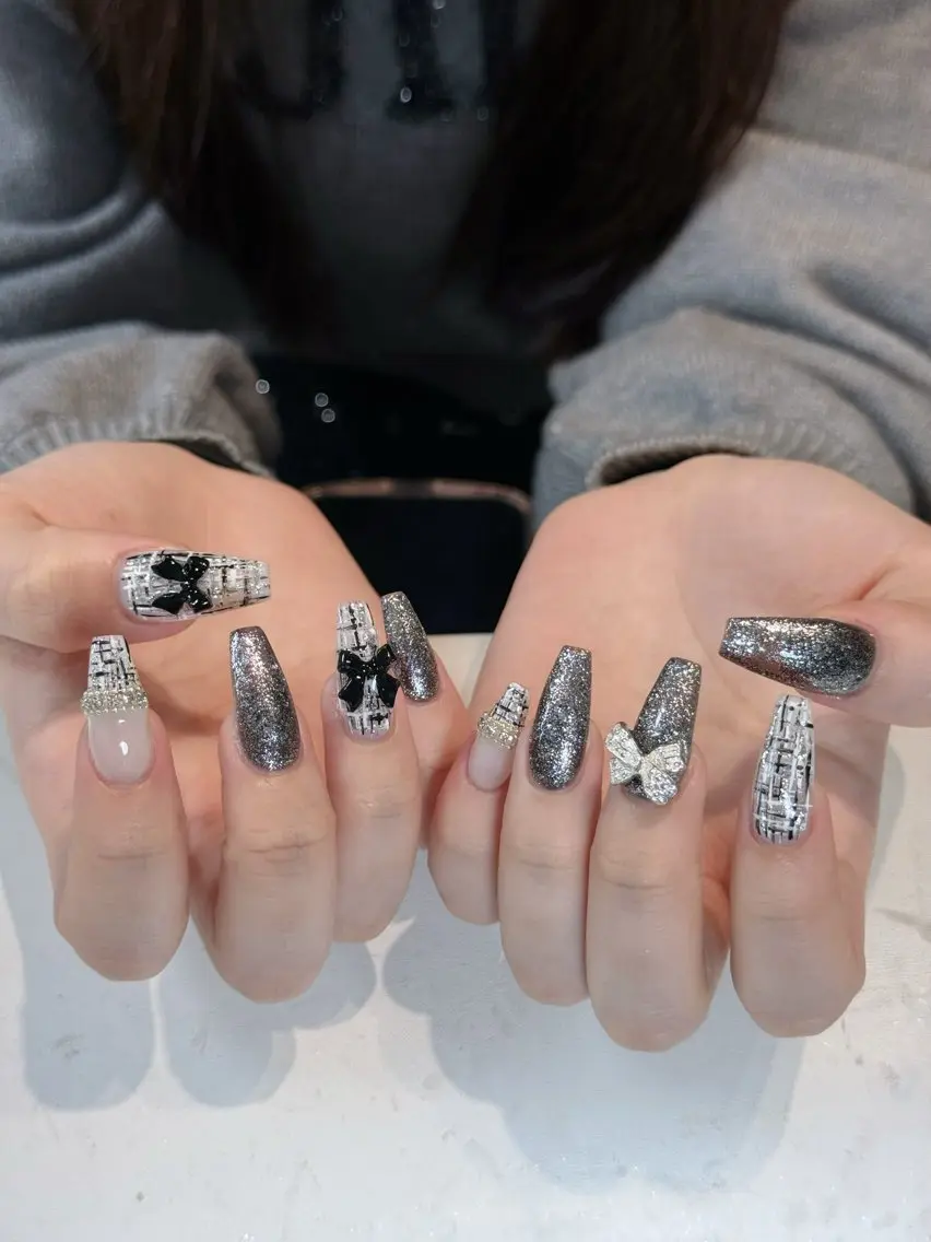 ネイル ボルドー ブラウン チークネイル ドット フットネイル Julli NailStudioのネイルデザイン