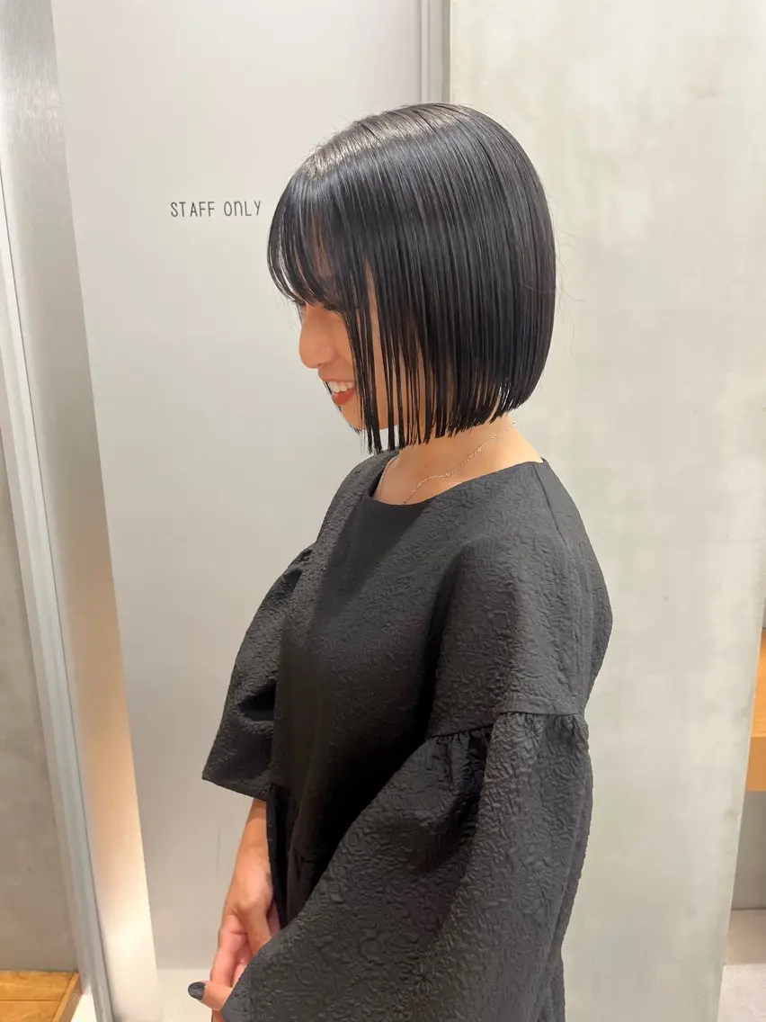 ミディアム カラー 縮毛矯正ボブ&顔まわ レイヤー♡TOMOEのヘアスタイル