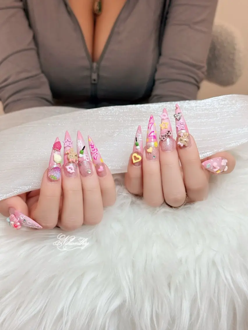 ネイル チークネイル ドット フットネイル フレンチネイル グラデーション ハンドネイル ハンドケア Nihonthy Nail 新宿のネイルデザイン