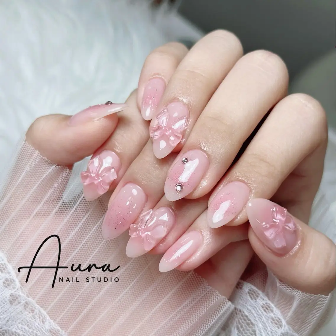 ネイル ガーリー ピンク ぷっくりネイル リボン ハンドネイル Aura Nail Studioのネイルデザイン