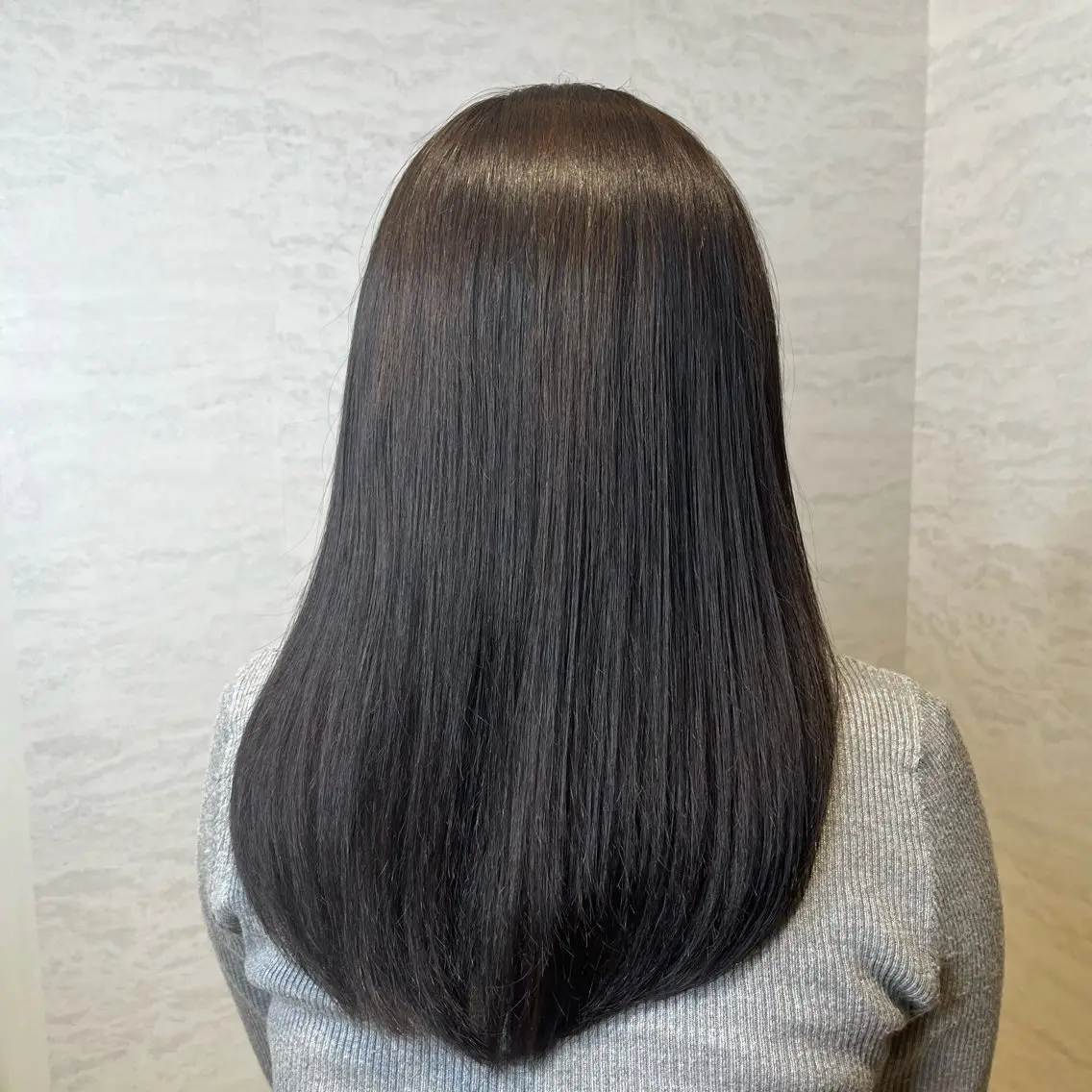 セミロング カラー ハシ モトのヘアスタイル