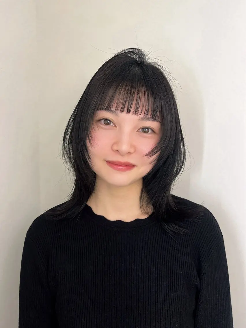 ミディアム ウルフカット Airi 韓国y2k ハイレイヤーのヘアスタイル