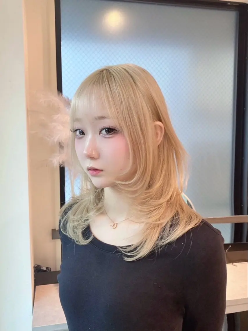 カラー ヘアカラー ルナ/ハイトーン /レイヤーカットのヘアスタイル