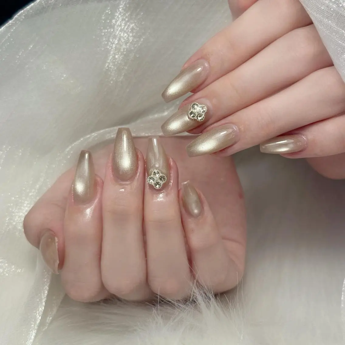 ネイル ブルー フラワーネイル 韓国ネイル ロングネイル 持ち込み Melia Nail Nambaのネイルデザイン