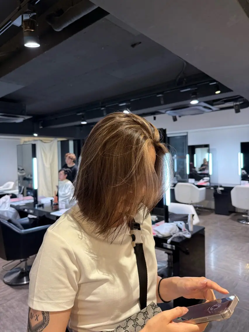 ミディアム カラー ミストバング ハイライトカラー ハイライト ヘアカラー レイヤー/艶カラー ROKUのヘアスタイル