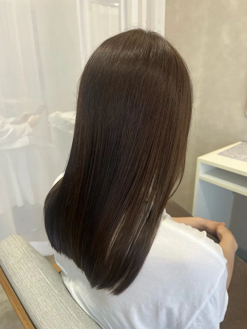 セミロング カット ヘアカラー トリートメント 森 愛友のヘアスタイル