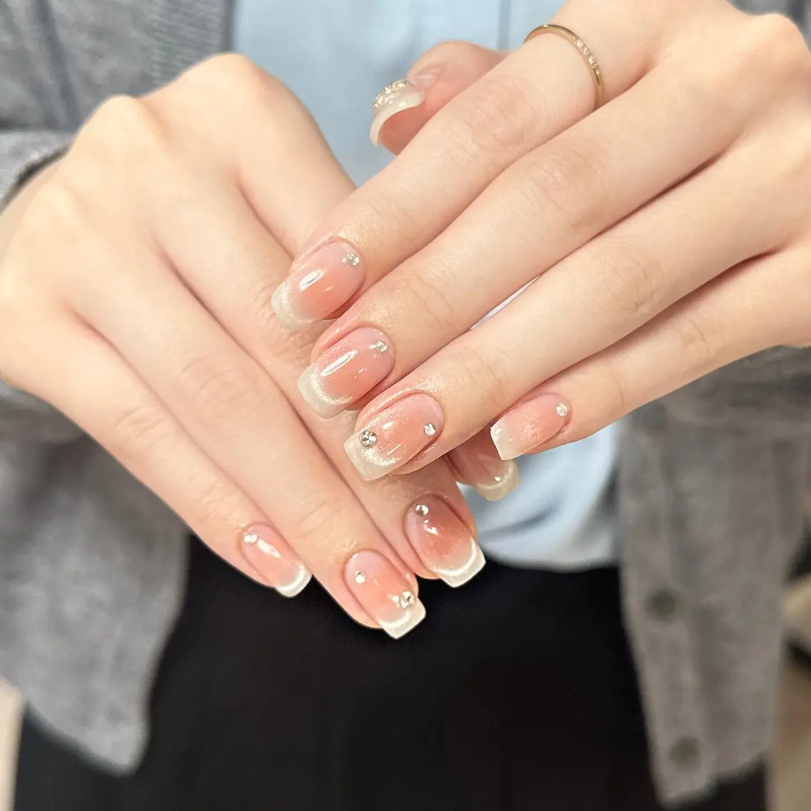 ネイル アートネイル オーロラネイル チークネイル フレンチネイル ガラスフレンチ 🎀YooLi Nail salonのネイルデザイン