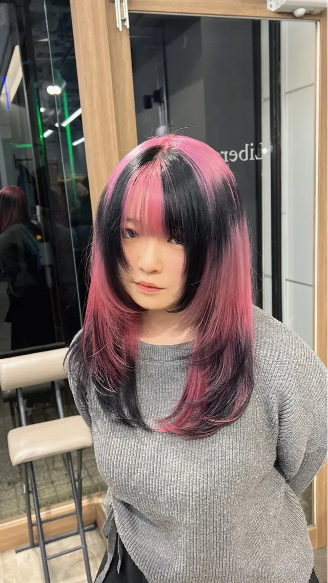 セミロング カラー ヘアアレンジ ブリーチ毛の縮毛矯正 ハイトーン/岡本智樹のヘアスタイル