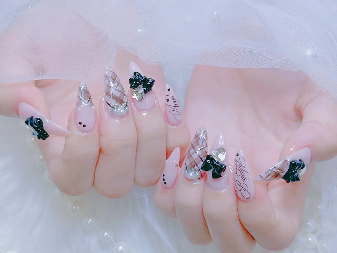 ネイル チークネイル 長さ出し フラッシュネイル フレンチネイル グラデーション ハンドネイル AN NAIL 高田馬場のネイルデザイン