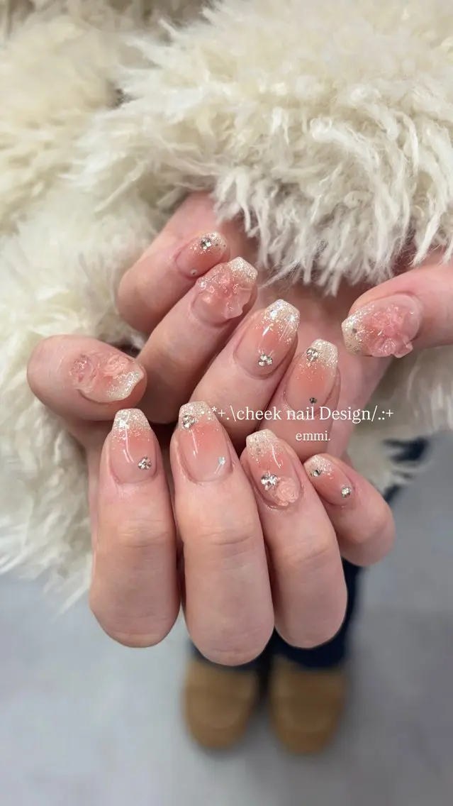 ネイル チークネイル フレンチネイル ガーリー 氷ネイル・うるうるネイル キラキラネイル emmi nailのネイルデザイン