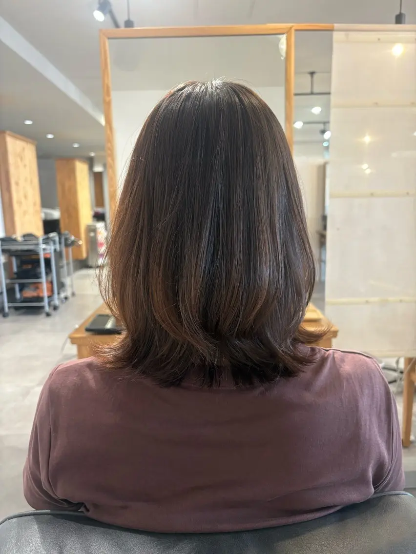 ミディアム レイヤーカット 岬 怜奈のヘアスタイル