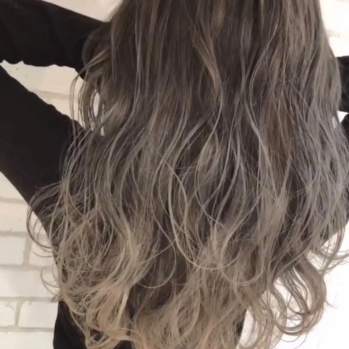 ロング ハイライト レイヤーカット ヘアカラー Style Tのヘアスタイル