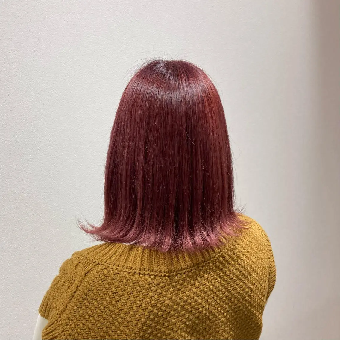 ミディアム カラー ブリーチ オレンジ オレンジレッド レッドカラー ヘアカラー ピンクカラー🎀 米津 美佑のヘアスタイル