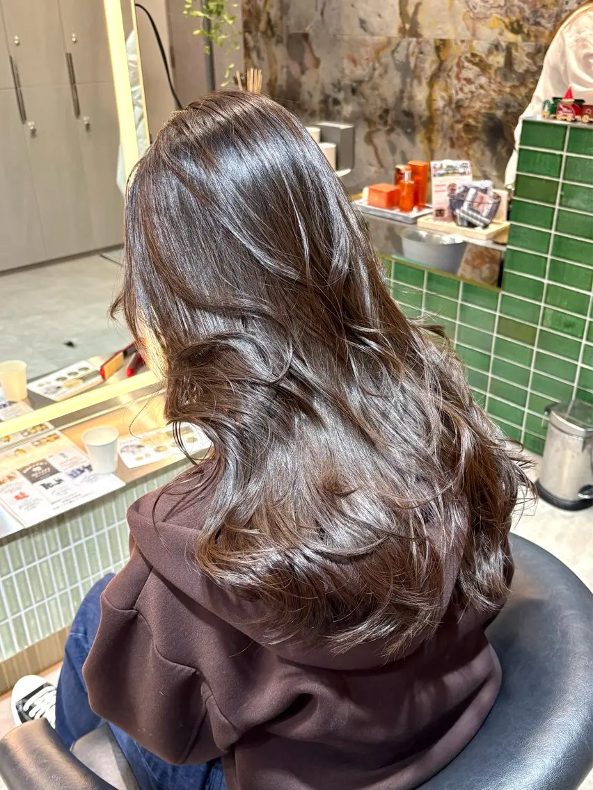 ロング カット ヘアカラー トリートメント 🩵縮毛矯正/ブリー チ/髪質改善/いつかのヘアスタイル