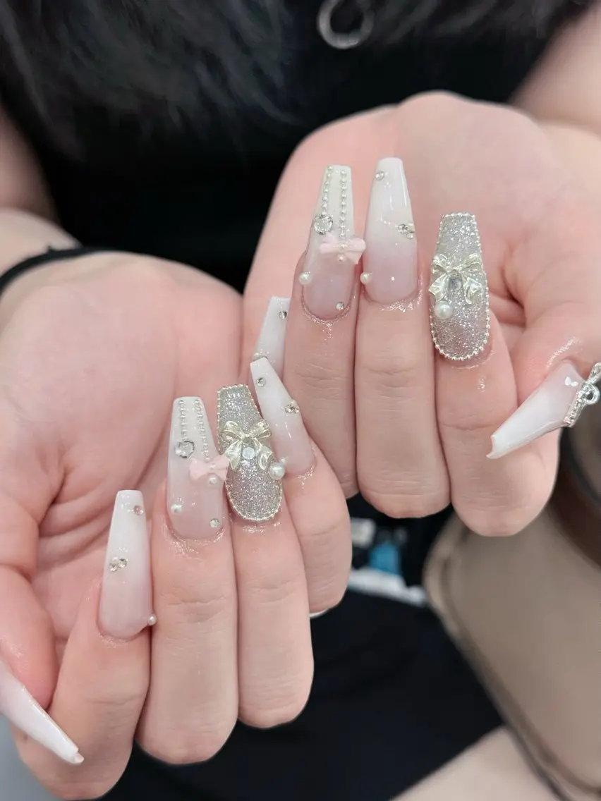 ネイル ボルドー チークネイル 長さ出し フレンチネイル ジェルネイル ハンドネイル VANI Belle Nailのネイルデザイン