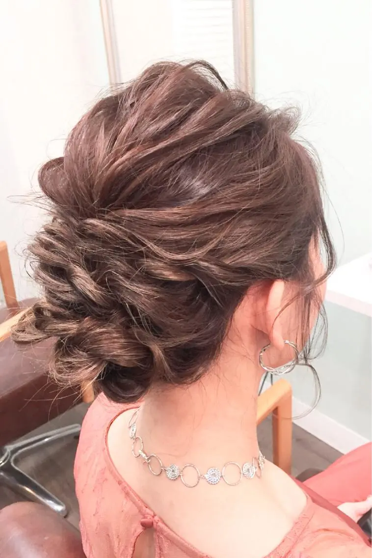 結婚式に華やかなヘアーアレンジ致しますイベントを楽しみましょう。の写真