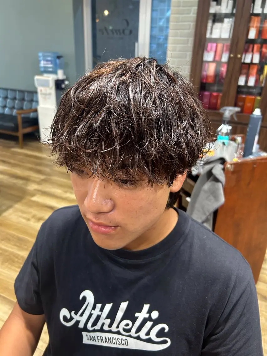 ミディアム パーマ メンズ ミディアムパーマ メンズパーマ カット パーマ 鶴田 将清のヘアスタイル
