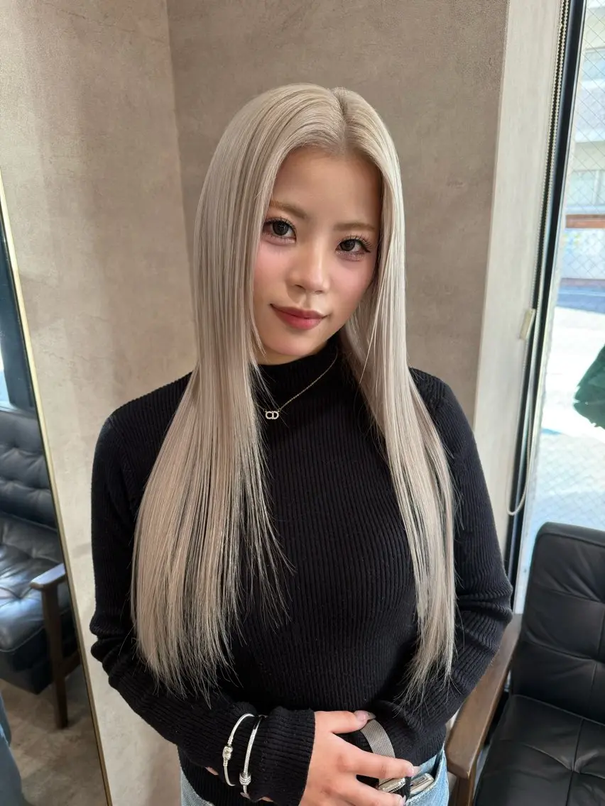 ロング カラー ヘアアレンジ ベージュカラー ブリーチ ホワイトベージュ ヘアカラー トリートメント RIENS aura / ayu ♡のヘアスタイル
