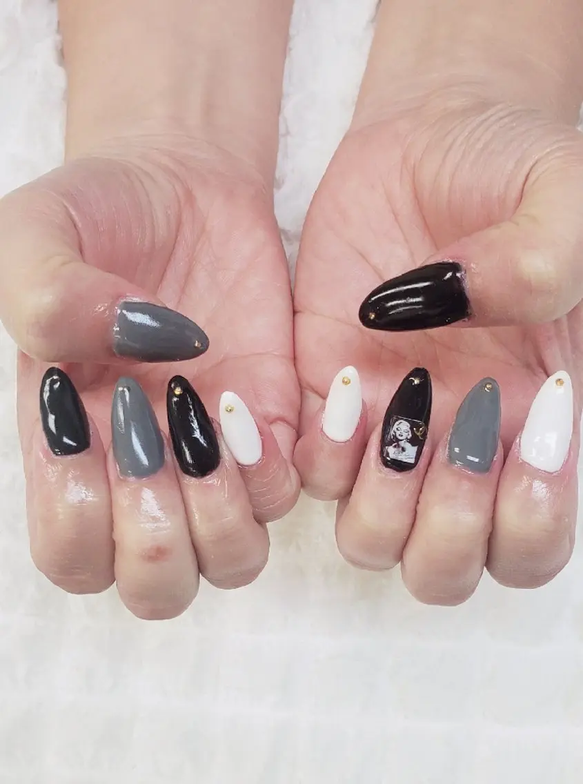 ネイル ゴールド スカルプネイル シンプルネイル ホワイト ハンドネイル Nail 🌱TSUBASAのネイルデザイン