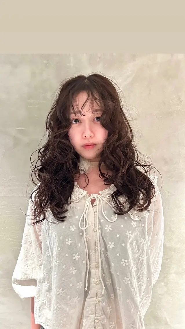 ロング パーマ カット ヘアカラー パーマ タナカ カナ🫧のヘアスタイル