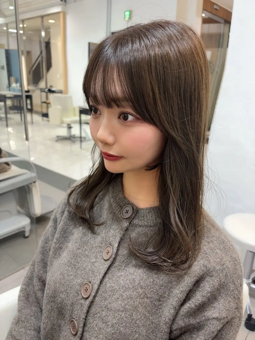 セミロング CHIC 岩下真衣のヘアスタイル