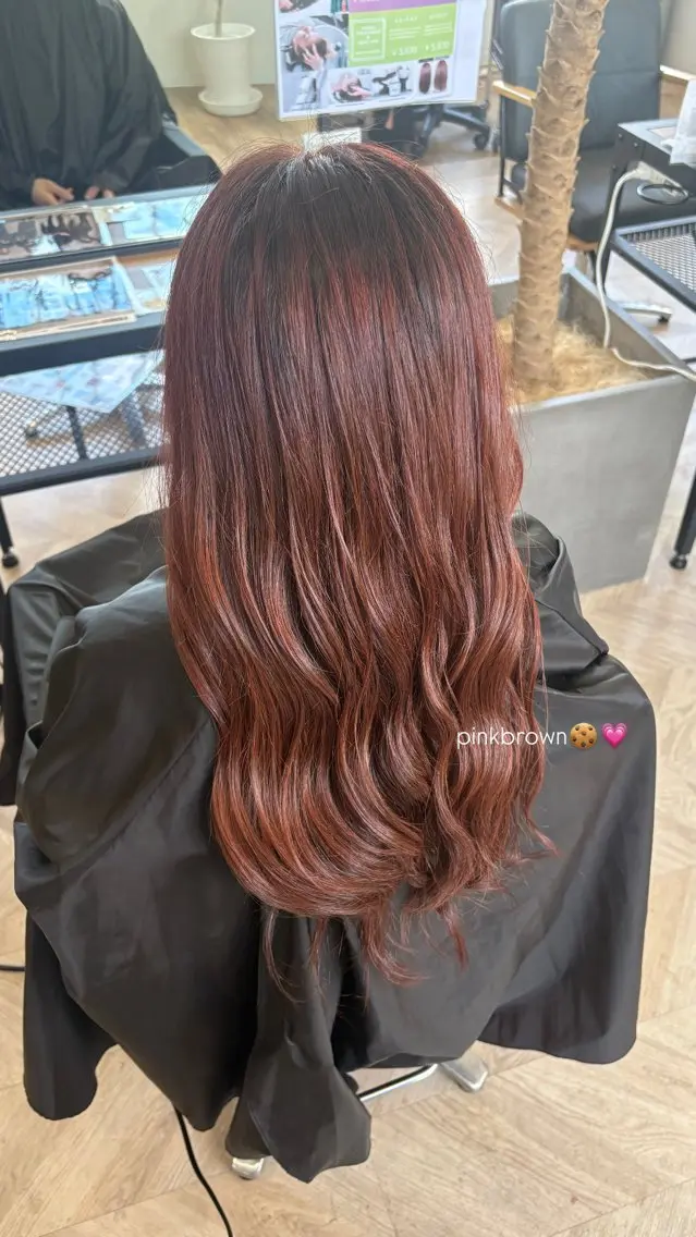 ロング ピンクブラウン ヘアカラー 牧野 未来のヘアスタイル