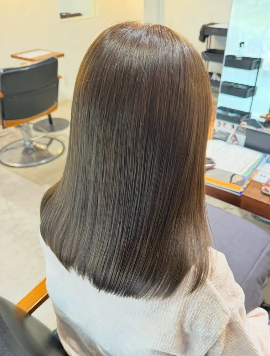 セミロング カラー 佐藤 世怜奈のヘアスタイル
