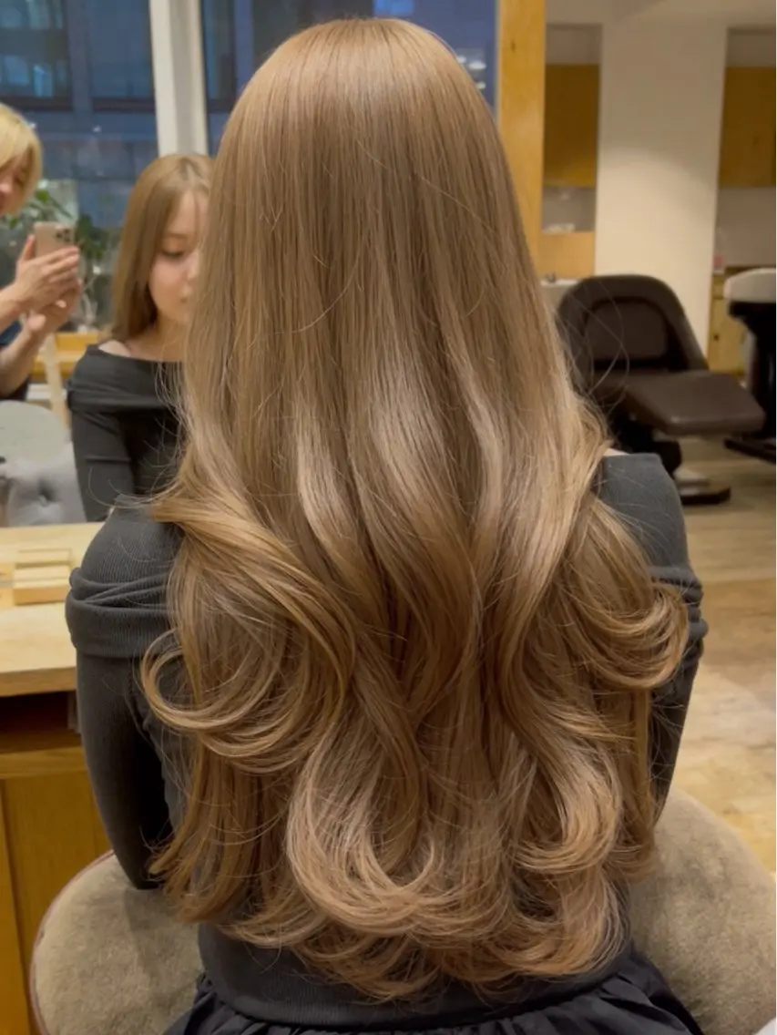 ロング カラー ブリーチ 透明感カラー ブリーチなしカラー デート レイヤーカット ヘアカラー 望月威吹/表参道/レ イヤー/透明感カラーのヘアスタイル