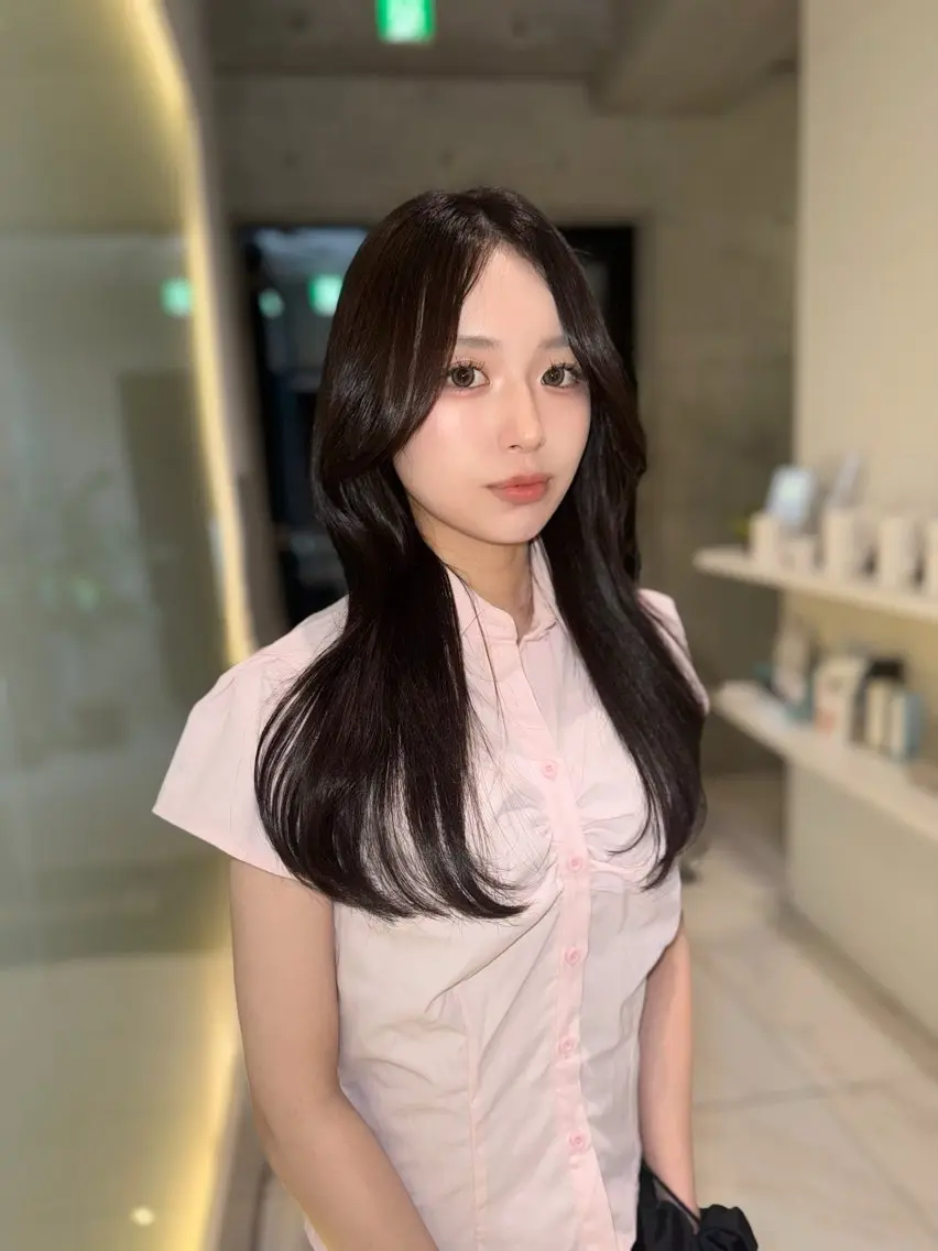 セミロング ヘアカラー karina🌿レイ ヤーカット/髪質改善のヘアスタイル