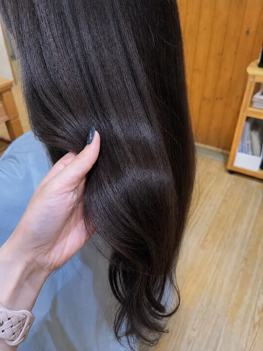 カラー ヘアカラー 山地 花奈のヘアスタイル