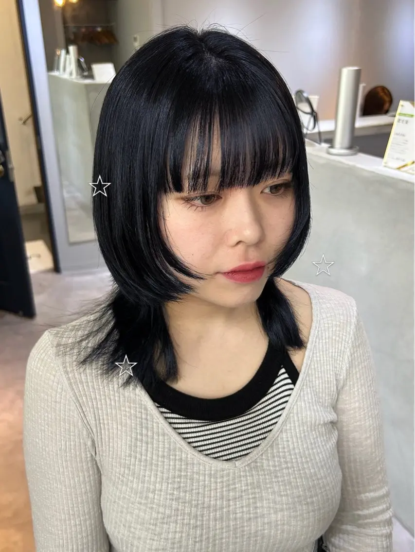 ミディアム カラー 黒髪 ブリーチ ブルーカラー ブルーブラック ヘアカラー トリートメント ヘッドスパ 似合わせ🎀 Miku♡のヘアスタイル