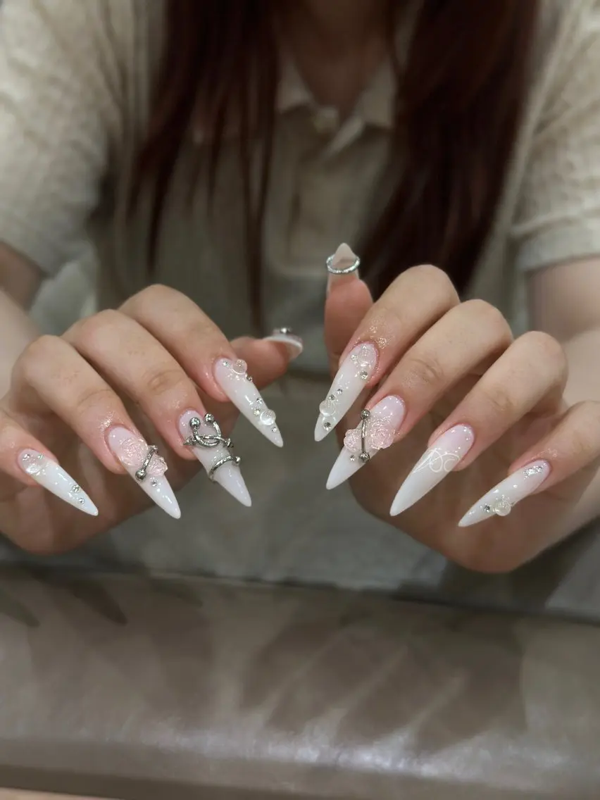 ネイル ジェルネイル 韓国ネイル 持ち込み シンプルネイル ワンホンネイル ハンドネイル 🎀Aura. Yurachanのネイルデザイン