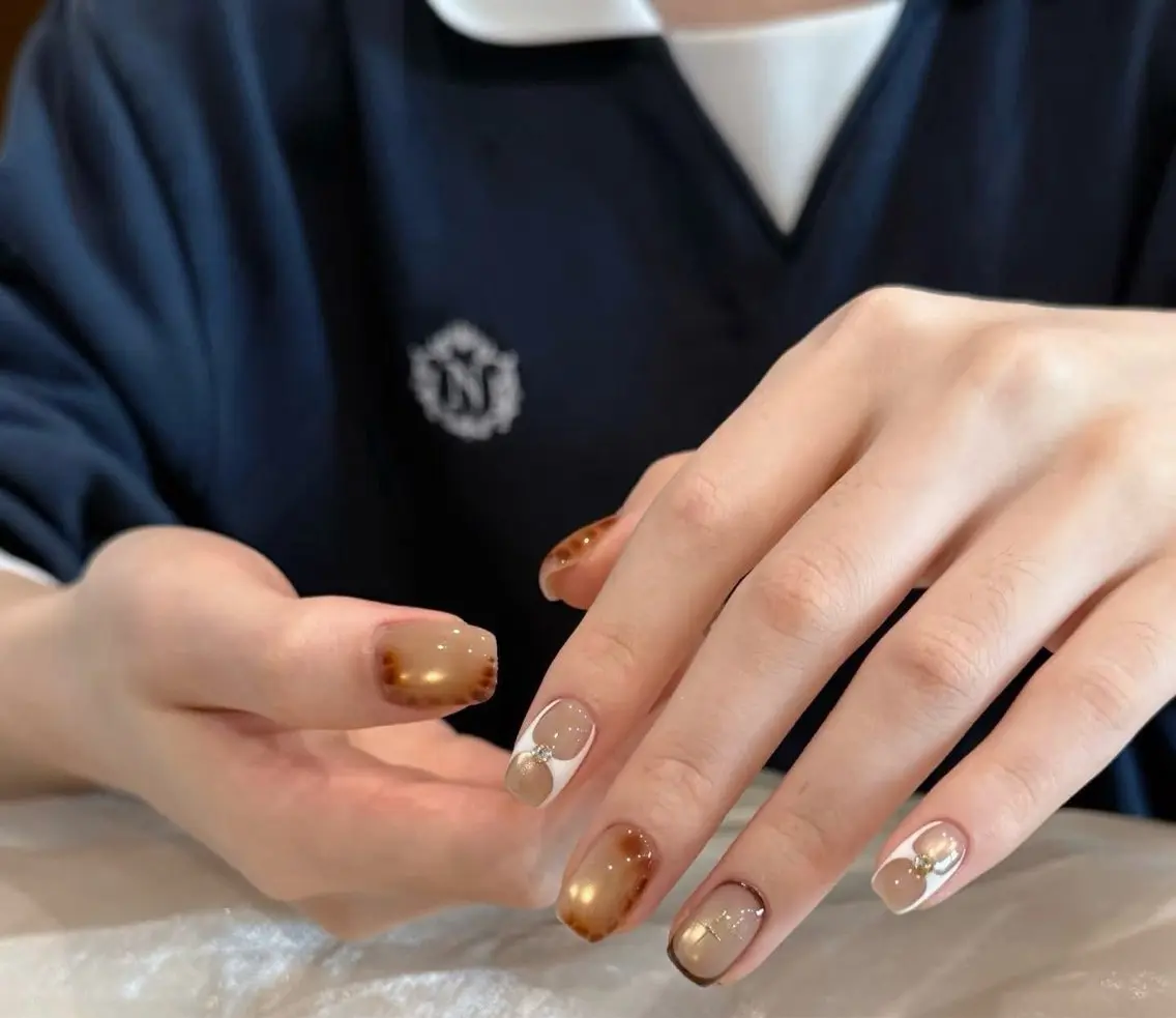 ネイル ハンドネイル T. Leeのネイルデザイン