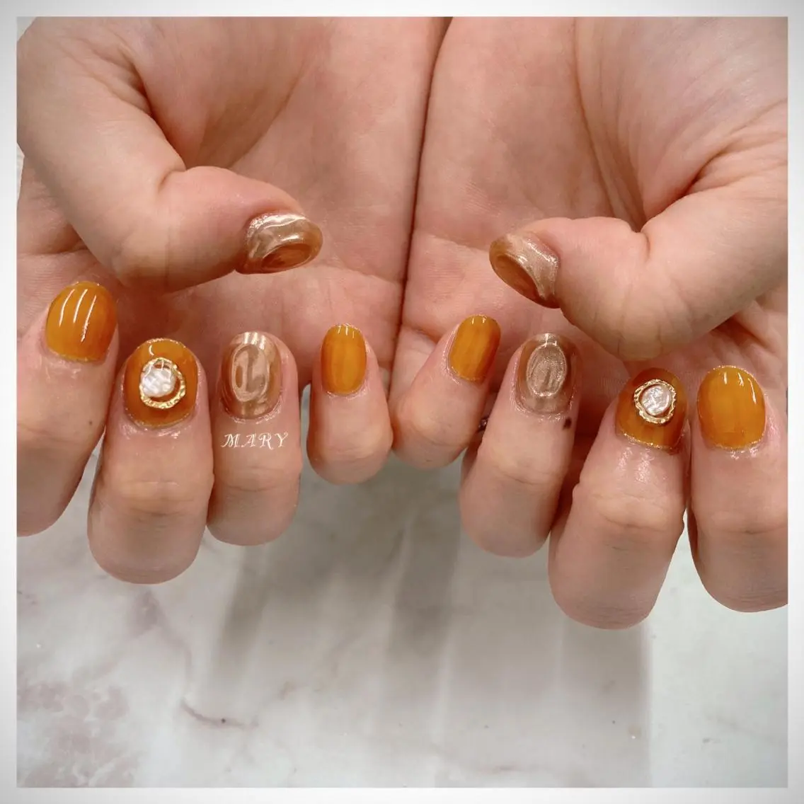 ネイル ブラウン ミラーネイル ニュアンスネイル オレンジ 冬ネイル ハンドネイル Mary nail .narumiのネイルデザイン