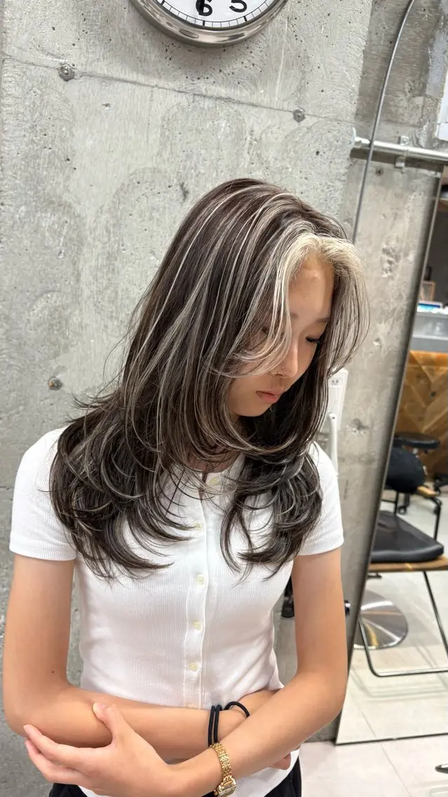 ロング カラー ヘアカラー KAEDE🌺Wカ ラー/ホワイトカラーのヘアスタイル