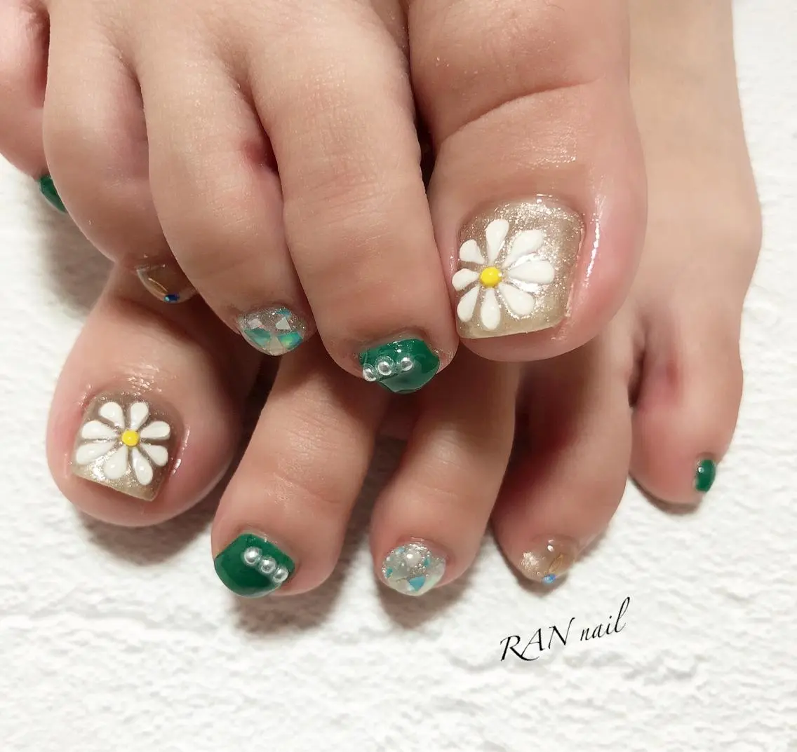 ネイル フラワーネイル フットネイル オフィスネイル ぷっくりネイル 夏ネイル ハンドネイル フットネイル RAN nailのネイルデザイン